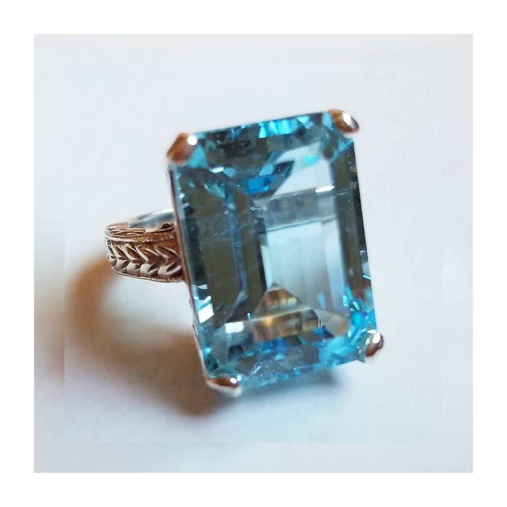 Genuine Blue Topaz Cocktail Ring Ring in Silver Setting 20 Carats - Picture 5 of 8